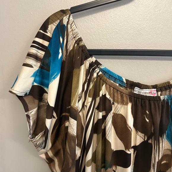 Women’s Y2K Body Central floral flowing top with fitted bottom - Picture 4 of 12